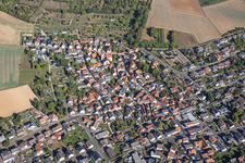 Centre du village avec les rues Obergasse et Untergasse à le quartier Mosbach in Schaafheim dans le département Hesse, Allemagne