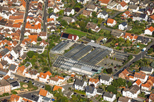 Serres de la ville de Berchtenbreiter Flowers à Großostheim dans le département Bavière, Allemagne