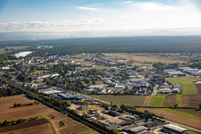 Parc industriel sur la B26 avec le centre de construction Andre + Oestreicher GmbH et Jens Kattner Carpentry & Woodworking Boutiques à Babenhausen dans le département Hesse, Allemagne