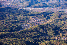 Du nord-est à le quartier Sulzbach in Gaggenau dans le département Bade-Wurtemberg, Allemagne