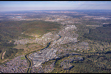 Vue de la ville avec l'usine Daimler depuis le sud-est à Gaggenau dans le département Bade-Wurtemberg, Allemagne