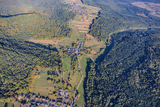 Vallée de Moosalbtal au sud-est avec les quartiers de Moosbronn et Althof à le quartier Freiolsheim in Gaggenau dans le département Bade-Wurtemberg, Allemagne
