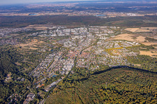 Vue de la ville depuis l'est à Ettlingen dans le département Bade-Wurtemberg, Allemagne