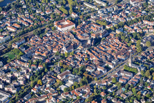Vieille ville vue de l'est, entre le Jura et le S-Bahn à Ettlingen dans le département Bade-Wurtemberg, Allemagne