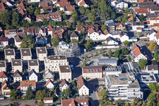 Nouveau chantier de construction de 18 appartements en copropriété dans le centre-ville de Grathwohl. Travaux de terrassement : ETNA BAU GmbH, Abbruch GmbH et AK.Bau GmbH. https:// à Kandel dans le département Rhénanie-Palatinat, Allemagne