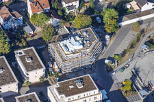 Nouveau chantier de construction de 18 appartements en copropriété dans le centre-ville de Grathwohl. Travaux de terrassement : ETNA BAU GmbH, Abbruch GmbH et AK.Bau GmbH. https:// à Kandel dans le département Rhénanie-Palatinat, Allemagne