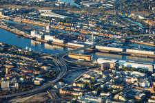 Accès au pont Kurt-Schumacher (B44) fermé à la circulation, après le dynamitage du « Würfelbunker » et la démolition du Rathaus-Center à le quartier Mitte in Ludwigshafen dans le département Rhénanie-Palatinat, Allemagne
