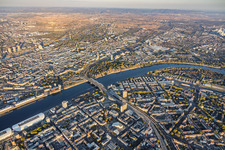 Vue d'ensemble de la ville depuis l'ouest, de l'autre côté du Rhin (vue depuis Ludwigshafen) et du pont Konrad-Adenauer à le quartier Innenstadt in Mannheim dans le département Bade-Wurtemberg, Allemagne