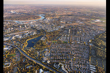 Vue d'ensemble de la ville depuis le nord, jusqu'à Rheingönheim à le quartier Gartenstadt in Ludwigshafen dans le département Rhénanie-Palatinat, Allemagne