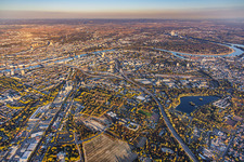 Vue d'ensemble de la ville depuis l'ouest, de la Saarburger Straße et de l'autoroute A650 jusqu'au... Rhin à le quartier Friesenheim in Ludwigshafen dans le département Rhénanie-Palatinat, Allemagne