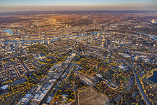 Vue d'ensemble de la ville depuis l'ouest, de la Hohenzollernstraße et de l'autoroute A650 jusqu'au Rhin à le quartier Hemshof in Ludwigshafen dans le département Rhénanie-Palatinat, Allemagne