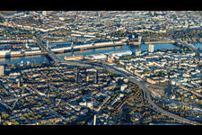 Tracé de la Hochstraße Nord (B44) – destinée à être démolie pour la future Helmut-Kohl-Allee – et de la bretelle d'accès au pont Kurt-Schumacher (actuellement fermé), après le dynamitage du bunker « Würfelbunker » et la démolition du Rathaus-Center à le quartier Hemshof in Ludwigshafen dans le département Rhénanie-Palatinat, Allemagne