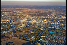 Vue de la ville depuis l'ouest à le quartier West in Ludwigshafen dans le département Rhénanie-Palatinat, Allemagne