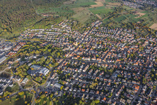 De l'ouest à le quartier Langensteinbach in Karlsbad dans le département Bade-Wurtemberg, Allemagne