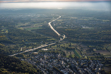 L'échangeur autoroutier (jonction A5/A6) en soirée à le quartier Wolfartsweier in Karlsruhe dans le département Bade-Wurtemberg, Allemagne
