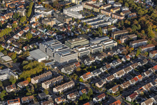Complexe scolaire regroupant l'école Bertha-von-Suttner, l'école Albert-Einstein et le centre multimédia de l'arrondissement (Kreis-Medien-Zentrum) à Ettlingen dans le département Bade-Wurtemberg, Allemagne