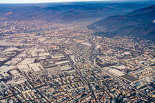 Vue aérienne de Vue de la ville enneigée, Heidelberg à le quartier Südstadt in Heidelberg dans le département Bade-Wurtemberg, Allemagne