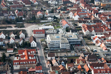 Vue aérienne de Sparkasse, Verbandsgemeinde à Kandel dans le département Rhénanie-Palatinat, Allemagne