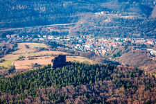 Wernersberg dans le département Rhénanie-Palatinat, Allemagne depuis l'avion