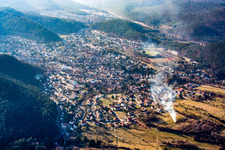 Vue aérienne de La ville de la chaussure à Hauenstein dans le département Rhénanie-Palatinat, Allemagne