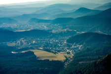 Vue d'oiseau de Erfweiler dans le département Rhénanie-Palatinat, Allemagne