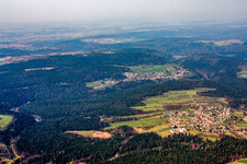 Vue aérienne de Du sud à le quartier Schwarzenberg in Schömberg dans le département Bade-Wurtemberg, Allemagne