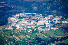 Vue aérienne de Ittersbach, zone industrielle à le quartier Im Stockmädle in Karlsbad dans le département Bade-Wurtemberg, Allemagne