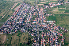 Vue aérienne de Du sud-ouest à le quartier Schöllbronn in Ettlingen dans le département Bade-Wurtemberg, Allemagne