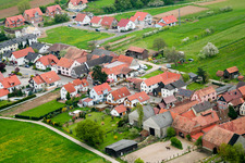 Vue aérienne de Champs agricoles et surfaces utilisables à Hergersweiler dans le département Rhénanie-Palatinat, Allemagne