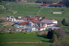 Vue aérienne de Andechser Molkerei Scheitz GmbH à le quartier Erling in Andechs dans le département Bavière, Allemagne