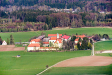 Vue aérienne de Établissement pénitentiaire de Landsberg am Lech à Andechs dans le département Bavière, Allemagne