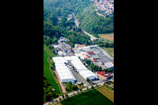 Vue aérienne de Locaux de l'usine du producteur chimique Gechem GmbH & Co KG dans le quartier de Neuleiningen-Tal à Kleinkarlbach dans le département Rhénanie-Palatinat, Allemagne