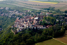Vue aérienne de Complexe du château de la forteresse Neuleiningen à Neuleiningen dans le département Rhénanie-Palatinat, Allemagne