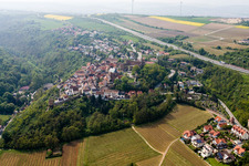 Vue aérienne de Neuleiningen dans le département Rhénanie-Palatinat, Allemagne