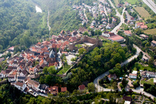 Vue aérienne de Château à Neuleiningen dans le département Rhénanie-Palatinat, Allemagne