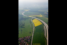 Vue oblique de Neuleiningen dans le département Rhénanie-Palatinat, Allemagne