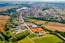 Vue d'oiseau de Quartier Neuburg in Neuburg am Rhein dans le département Rhénanie-Palatinat, Allemagne