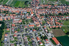 Vue aérienne de Kirchstr à Hatzenbühl dans le département Rhénanie-Palatinat, Allemagne