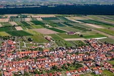 Vue aérienne de Nouvelle zone de développement à Tabakfeld à Hatzenbühl dans le département Rhénanie-Palatinat, Allemagne