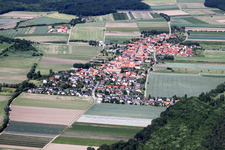 Vue aérienne de De l'est à Erlenbach bei Kandel dans le département Rhénanie-Palatinat, Allemagne