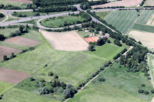 Vue aérienne de Terrain de sport à Erlenbach bei Kandel dans le département Rhénanie-Palatinat, Allemagne