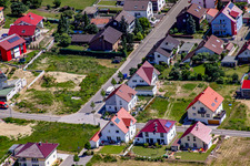 Sur la haute piste à Kandel dans le département Rhénanie-Palatinat, Allemagne vu d'un drone