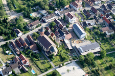 Vue aérienne de Élévation de la croix de l'église à Steinmauern dans le département Bade-Wurtemberg, Allemagne