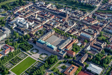 Vue aérienne de Centre-ville avec château à Rastatt dans le département Bade-Wurtemberg, Allemagne