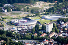 Vue aérienne de Le centre commercial Shopping Cité, en forme d'OVNI, d'ECE Centermanagement GmbH à le quartier Oos in Baden-Baden dans le département Bade-Wurtemberg, Allemagne
