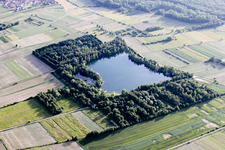 Vue aérienne de Lac de carrière à le quartier Urloffen in Appenweier dans le département Bade-Wurtemberg, Allemagne
