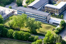 Vue aérienne de Zone de jardin scolaire prévue de l'IGS à Kandel dans le département Rhénanie-Palatinat, Allemagne