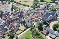 Vue d'oiseau de Montmirail dans le département Sarthe, France