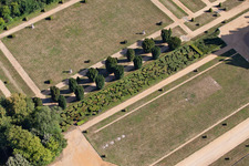 Vue aérienne de Parc du Château du Domaine de la Pierre à Coudrecieux dans le département Sarthe, France