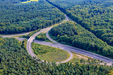 Vue aérienne de Sortie d'autoroute sud à Kandel dans le département Rhénanie-Palatinat, Allemagne